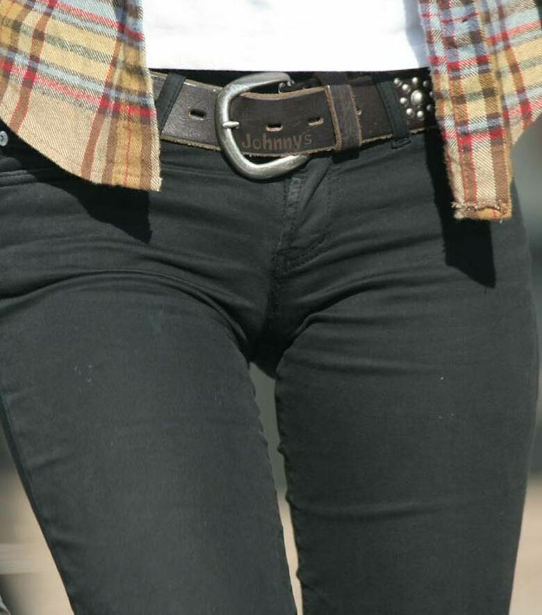 パンスジ エロ画像！ぱんすじでおマンコの形状までわかる♡パンツのラインだけで抜けちゃうぜ!!012