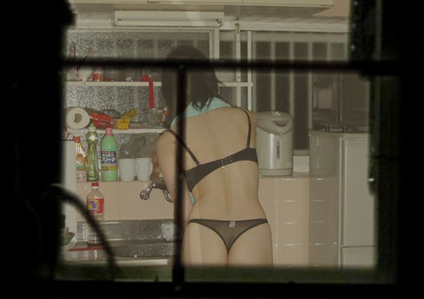 窓から見える女性のパンツ履いた無防備盗撮エロ画像009枚目