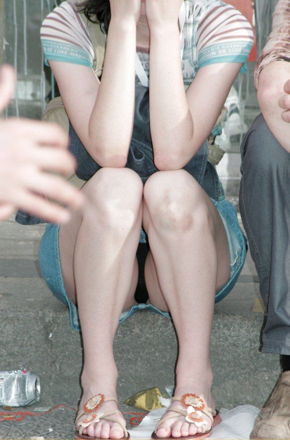 地味子 パンチラ盗撮画像！パンツは意外に派手なものがあってエロいぜ!!003