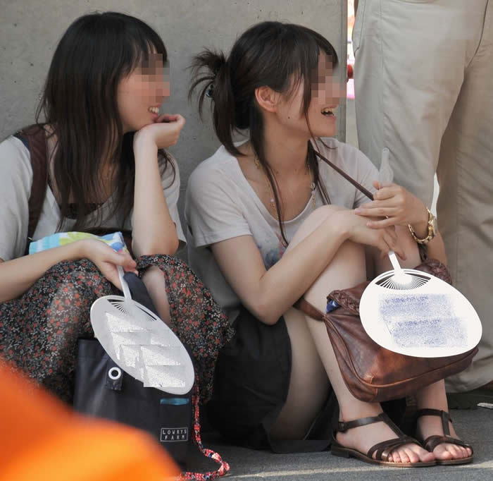 地味子 パンチラ盗撮画像！パンツは意外に派手なものがあってエロいぜ!!014