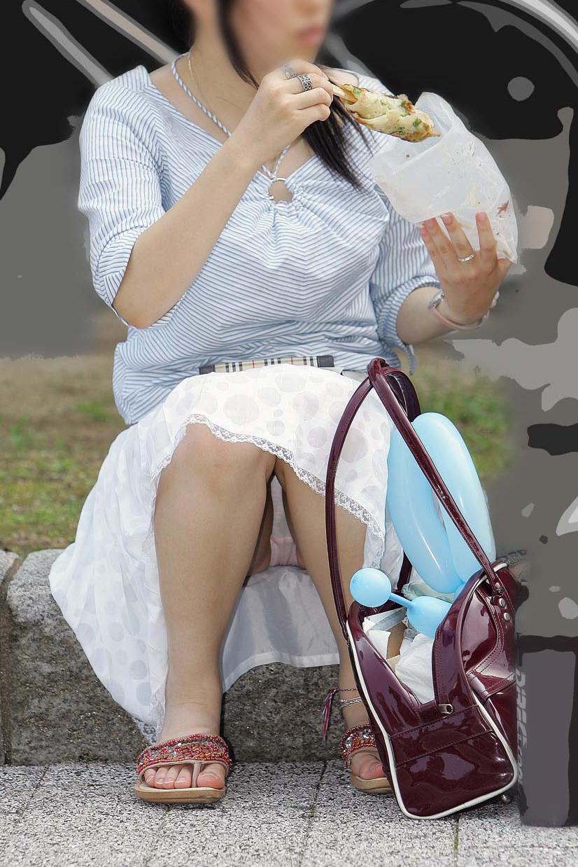 地味子 パンチラ盗撮画像！パンツは意外に派手なものがあってエロいぜ!!021
