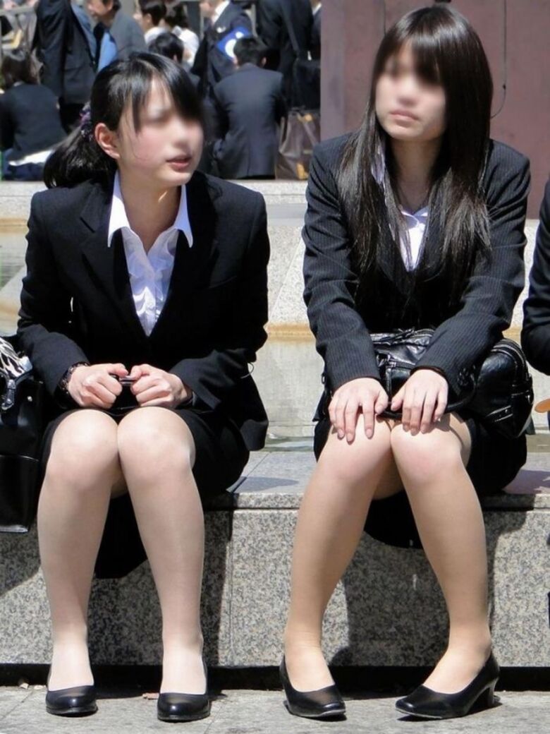 リクルートスーツ パンチラ画像!新卒女子の盗撮パンツに大興奮♡生々しくてエロいぜ!!003枚目