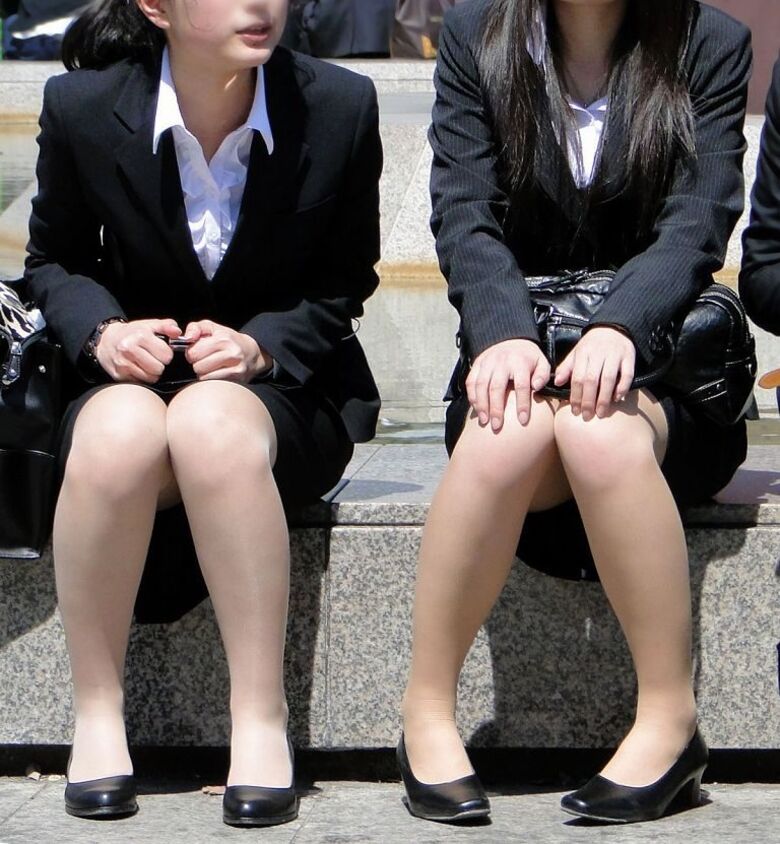 リクルートスーツ パンチラ画像!新卒女子の盗撮パンツに大興奮♡生々しくてエロいぜ!!004枚目