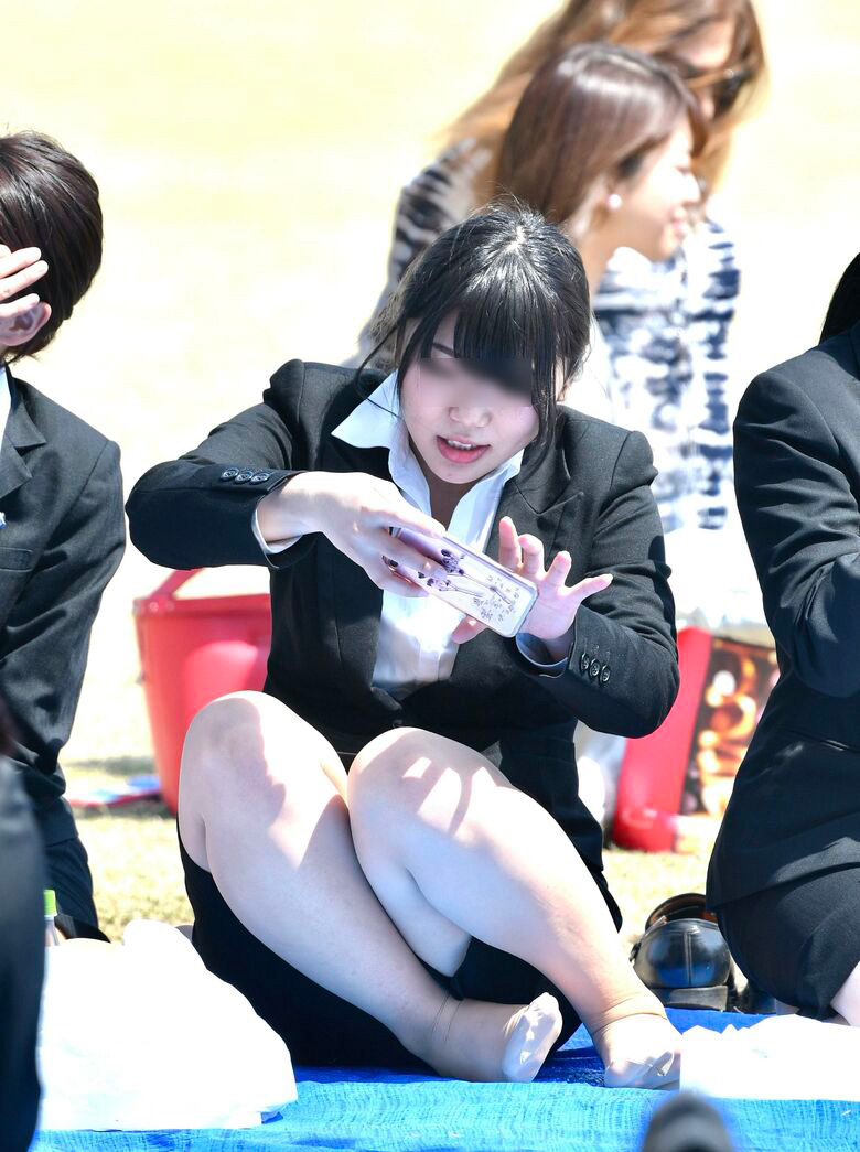 リクルートスーツ パンチラ画像!新卒女子の盗撮パンツに大興奮♡生々しくてエロいぜ!!010枚目