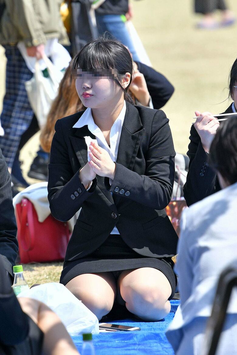 リクルートスーツ パンチラ画像!新卒女子の盗撮パンツに大興奮♡生々しくてエロいぜ!!012枚目