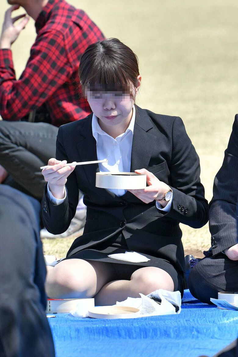 リクルートスーツ パンチラ画像!新卒女子の盗撮パンツに大興奮♡生々しくてエロいぜ!!013枚目