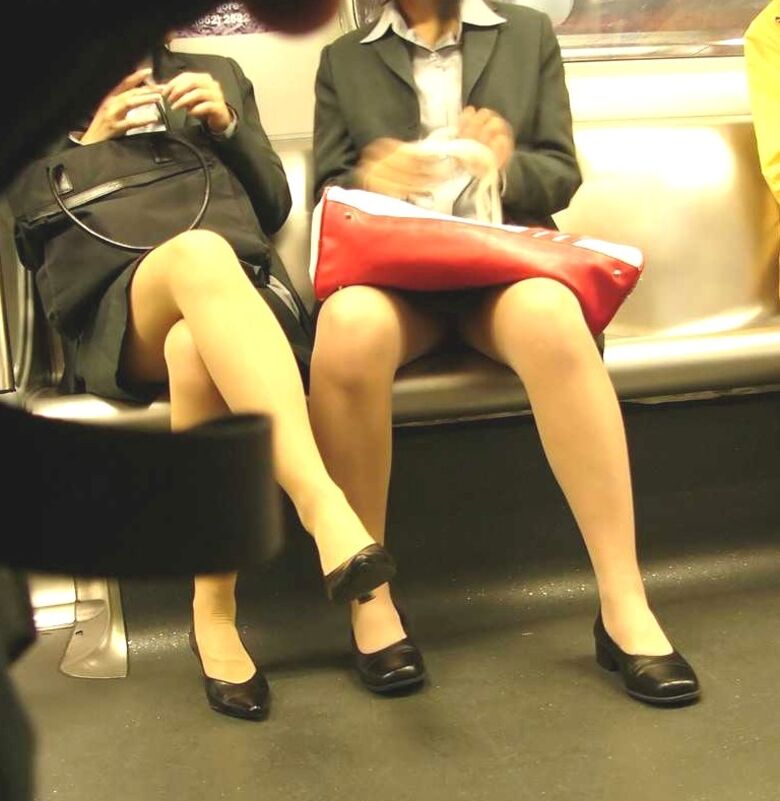 リクルートスーツ パンチラ画像!新卒女子の盗撮パンツに大興奮♡生々しくてエロいぜ!!038枚目