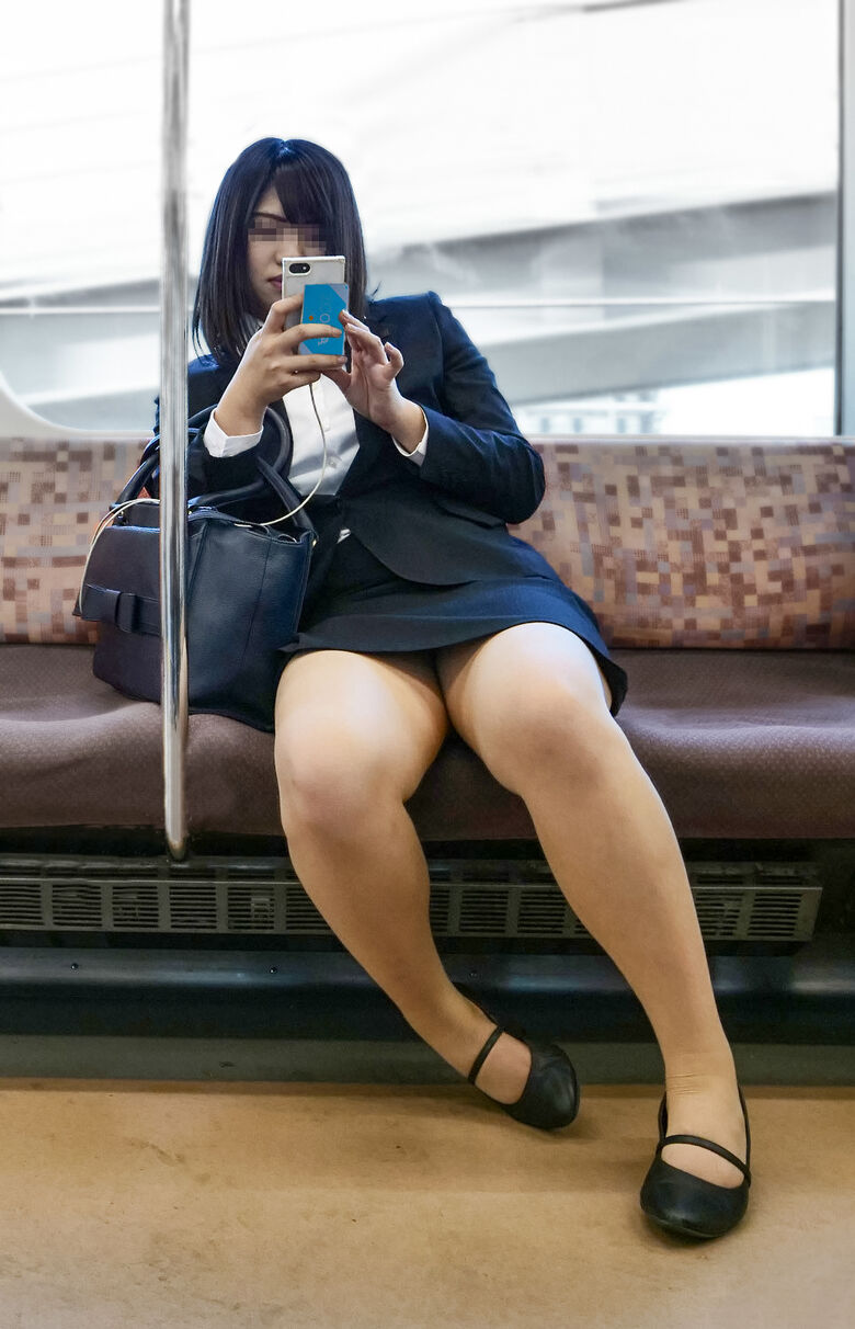 リクルートスーツ パンチラ画像!新卒女子の盗撮パンツに大興奮♡生々しくてエロいぜ!!040枚目