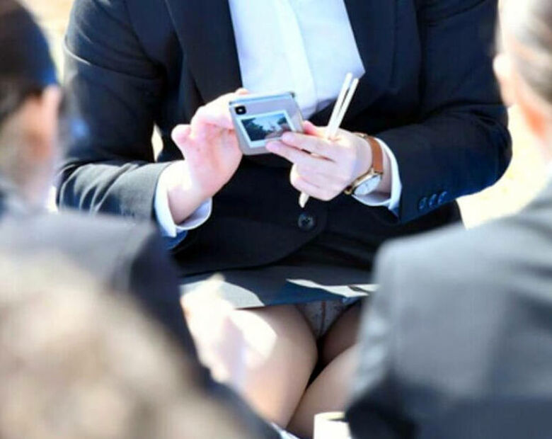 リクルートスーツ パンチラ画像!新卒女子の盗撮パンツに大興奮♡生々しくてエロいぜ!!041枚目