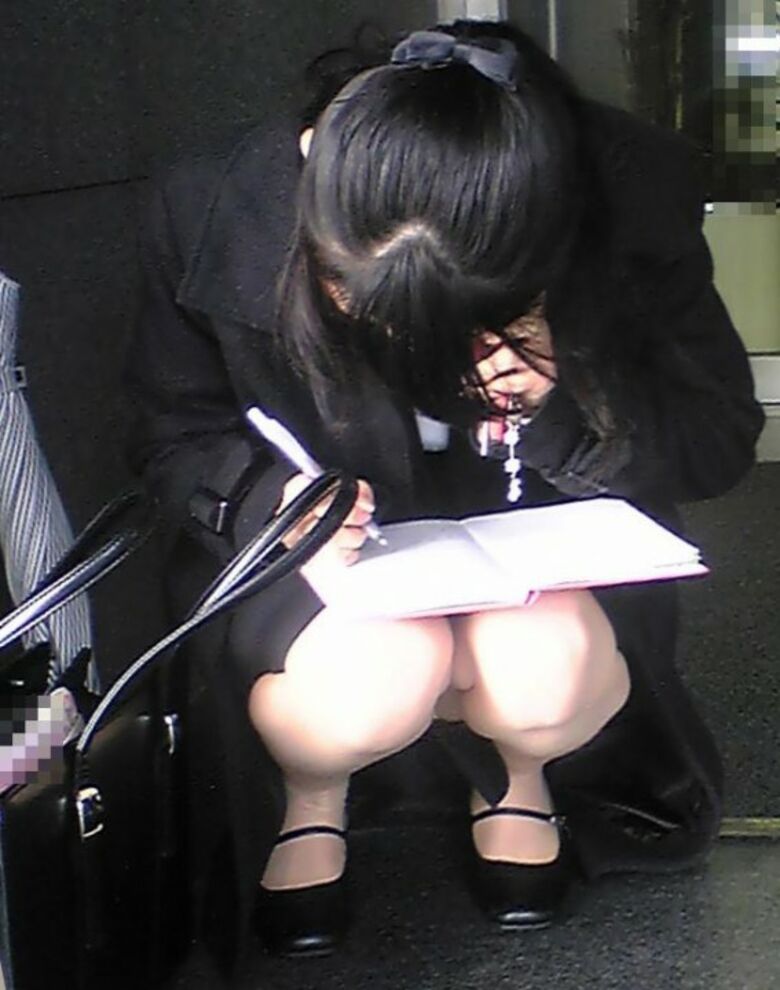 リクルートスーツ パンチラ画像!新卒女子の盗撮パンツに大興奮♡生々しくてエロいぜ!!049枚目