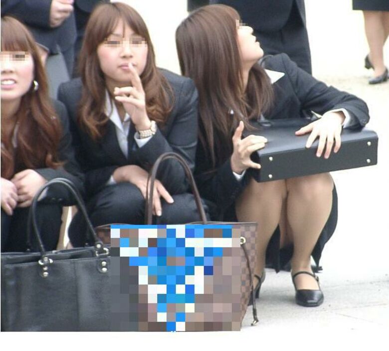 リクルートスーツ パンチラ画像!新卒女子の盗撮パンツに大興奮♡生々しくてエロいぜ!!051枚目