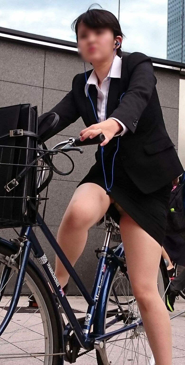 リクルートスーツ パンチラ画像!新卒女子の盗撮パンツに大興奮♡生々しくてエロいぜ!!079枚目