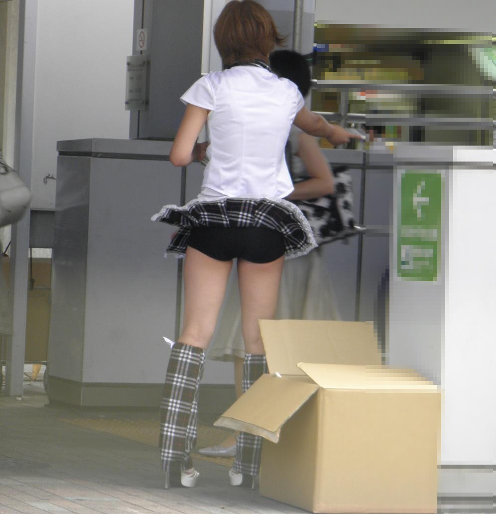 パンチラが抜ける逆さ撮り盗撮エロ動画像Vol.44_020枚目