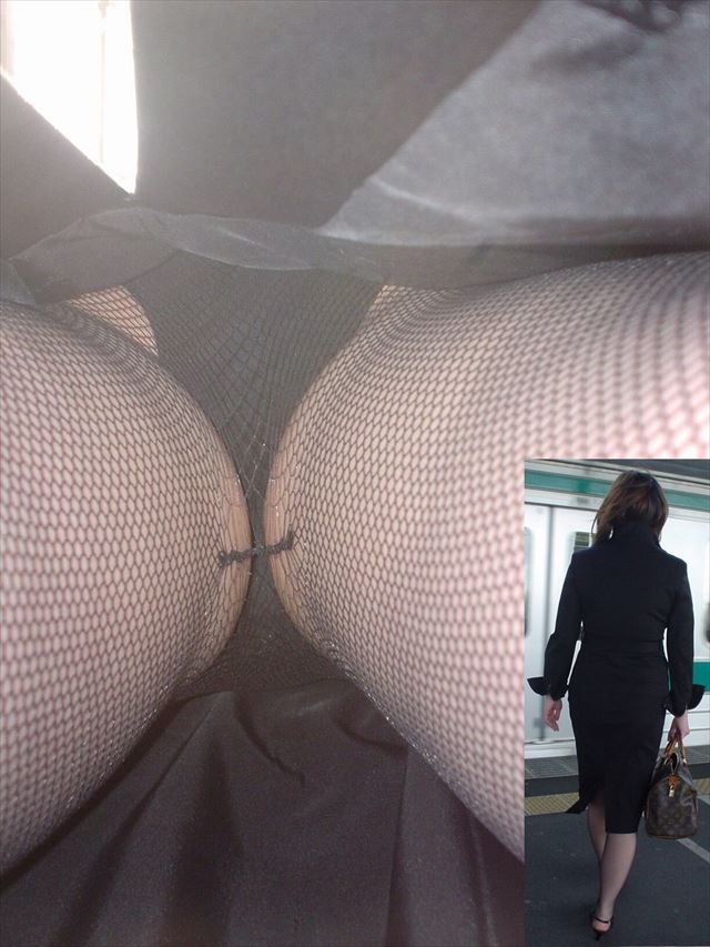 パンチラが抜ける逆さ撮り盗撮エロ動画像Vol.43_024枚目