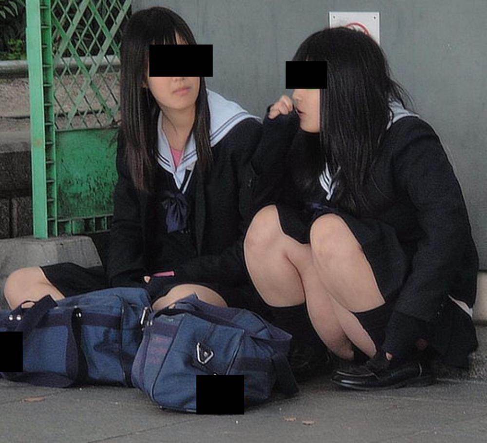 JK 座りパンチラ