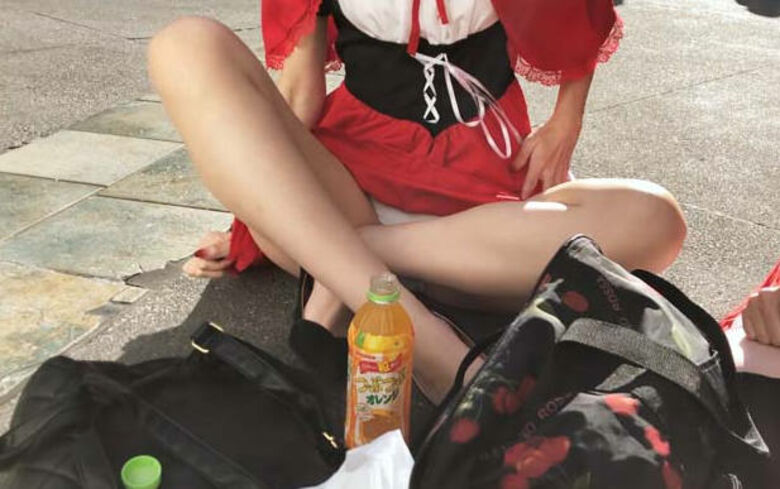 渋谷 パンチラ♡ハロウィン🎃パンツ画像だぜ!!コスプレ女子のぱんちらや下着が抜けちゃいます♬001枚目