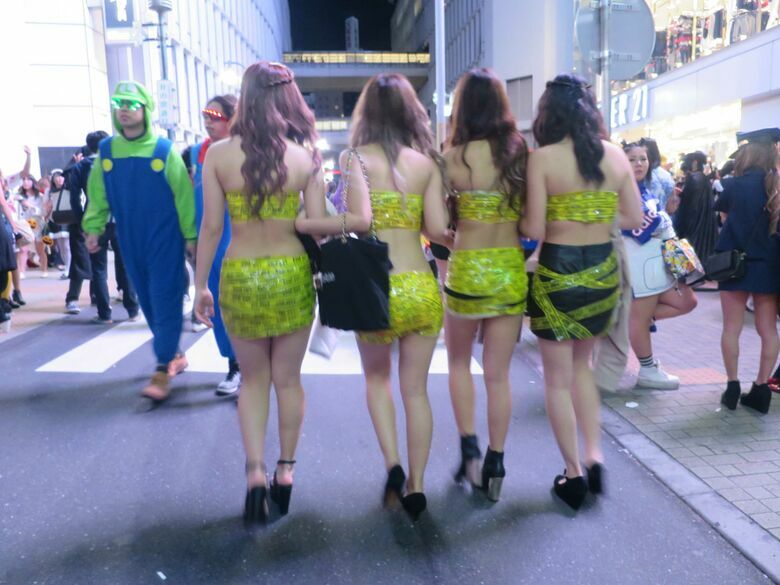 渋谷 パンチラ♡ハロウィン🎃パンツ画像だぜ!!コスプレ女子のぱんちらや下着が抜けちゃいます♬123枚目