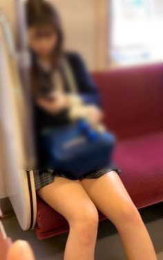電車太ももの盗撮画像！こんな至近距離で見ちゃったら勃起が止まんないよォォオ(´д`)020