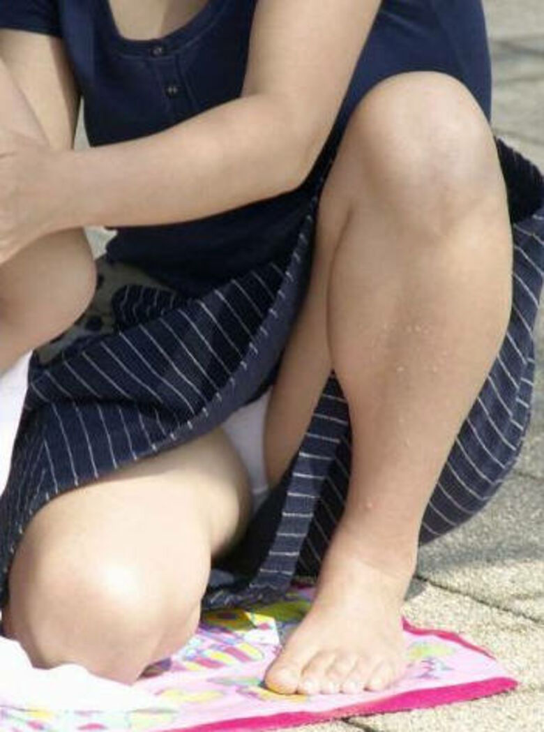 熟女 街撮り盗撮画像!おばさんのパンチラ・胸チラ エロいケツのたみるが熟して抜けるぜ!!020