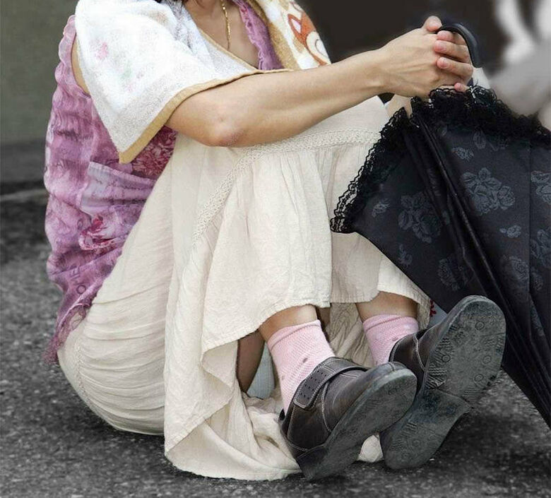 熟女 街撮り盗撮画像!おばさんのパンチラ・胸チラ エロいケツのたみるが熟して抜けるぜ!!031