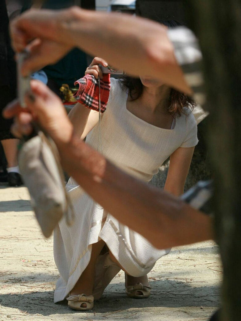 熟女 街撮り盗撮画像!おばさんのパンチラ・胸チラ エロいケツのたみるが熟して抜けるぜ!!034