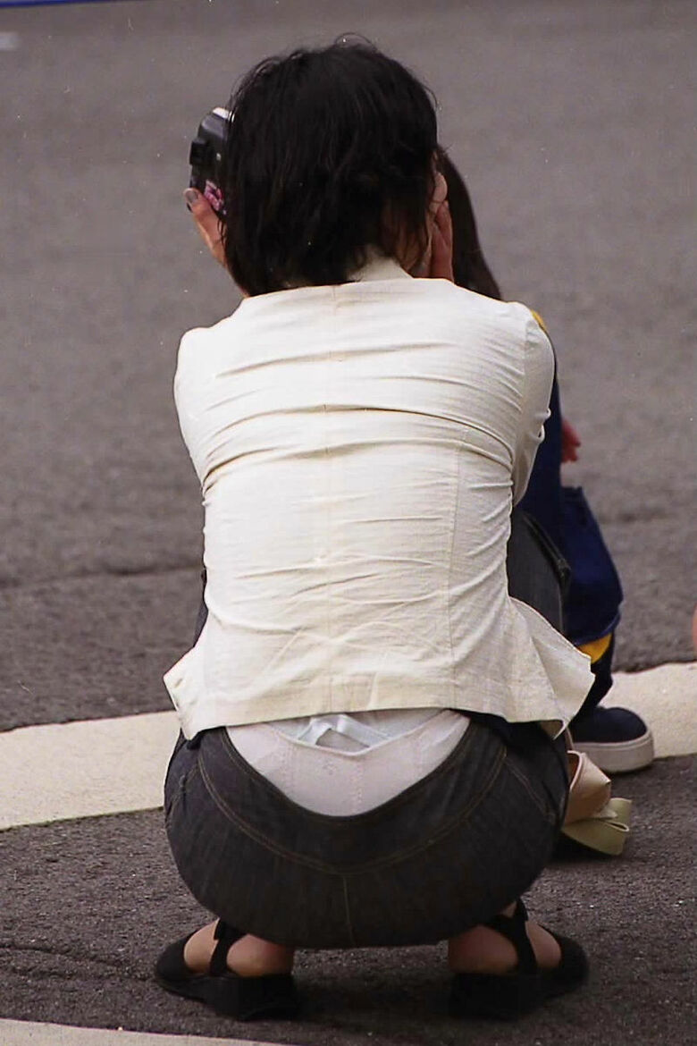 熟女 街撮り盗撮画像!おばさんのパンチラ・胸チラ エロいケツのたみるが熟して抜けるぜ!!035