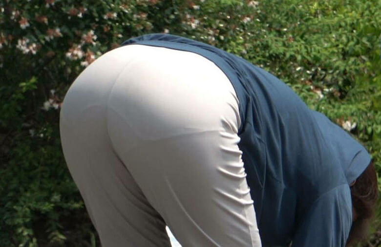 熟女 街撮り盗撮画像!おばさんのパンチラ・胸チラ エロいケツのたみるが熟して抜けるぜ!!036