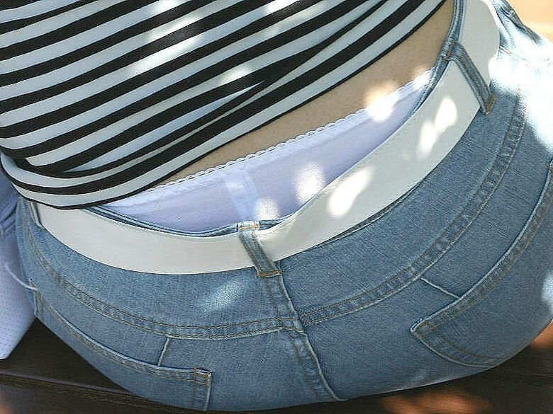 熟女 街撮り盗撮画像!おばさんのパンチラ・胸チラ エロいケツのたみるが熟して抜けるぜ!!037