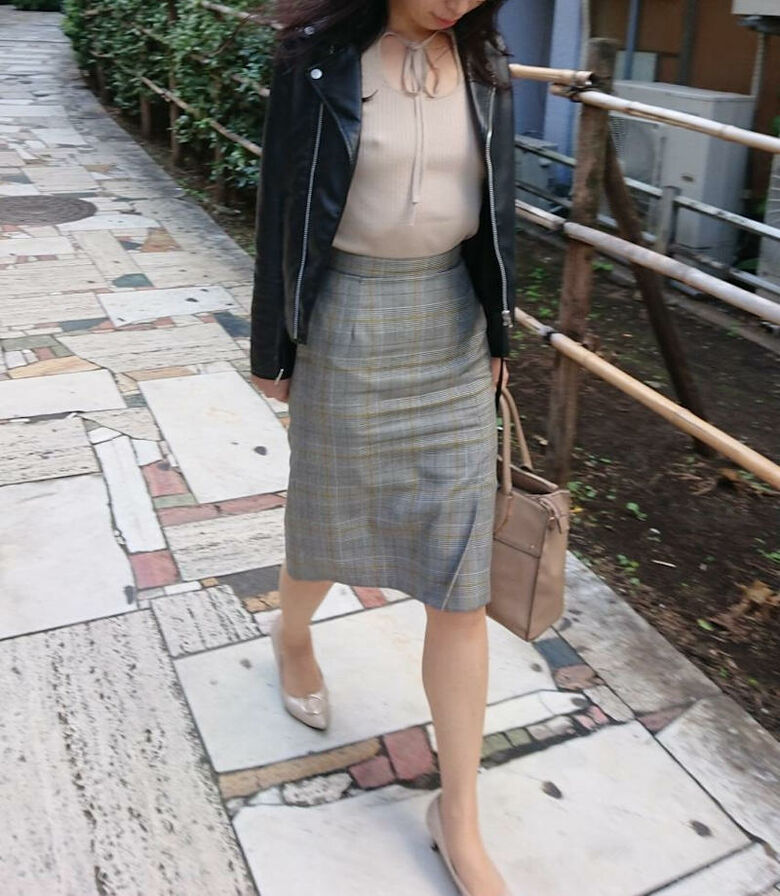 熟女 街撮り盗撮画像!おばさんのパンチラ・胸チラ エロいケツのたみるが熟して抜けるぜ!!053