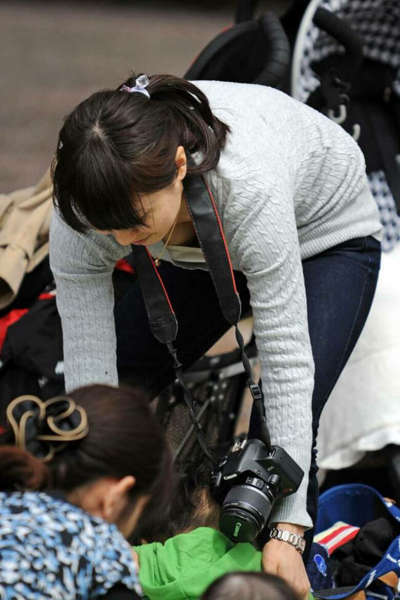 熟女 街撮り盗撮画像!おばさんのパンチラ・胸チラ エロいケツのたみるが熟して抜けるぜ!!055