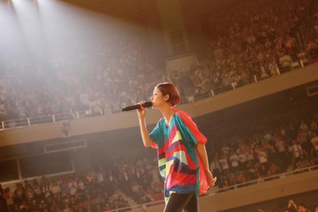 木村カエラのパンチラと巨尻がエロすぎる♡貴重な画像をまとめてみたぜ!!001