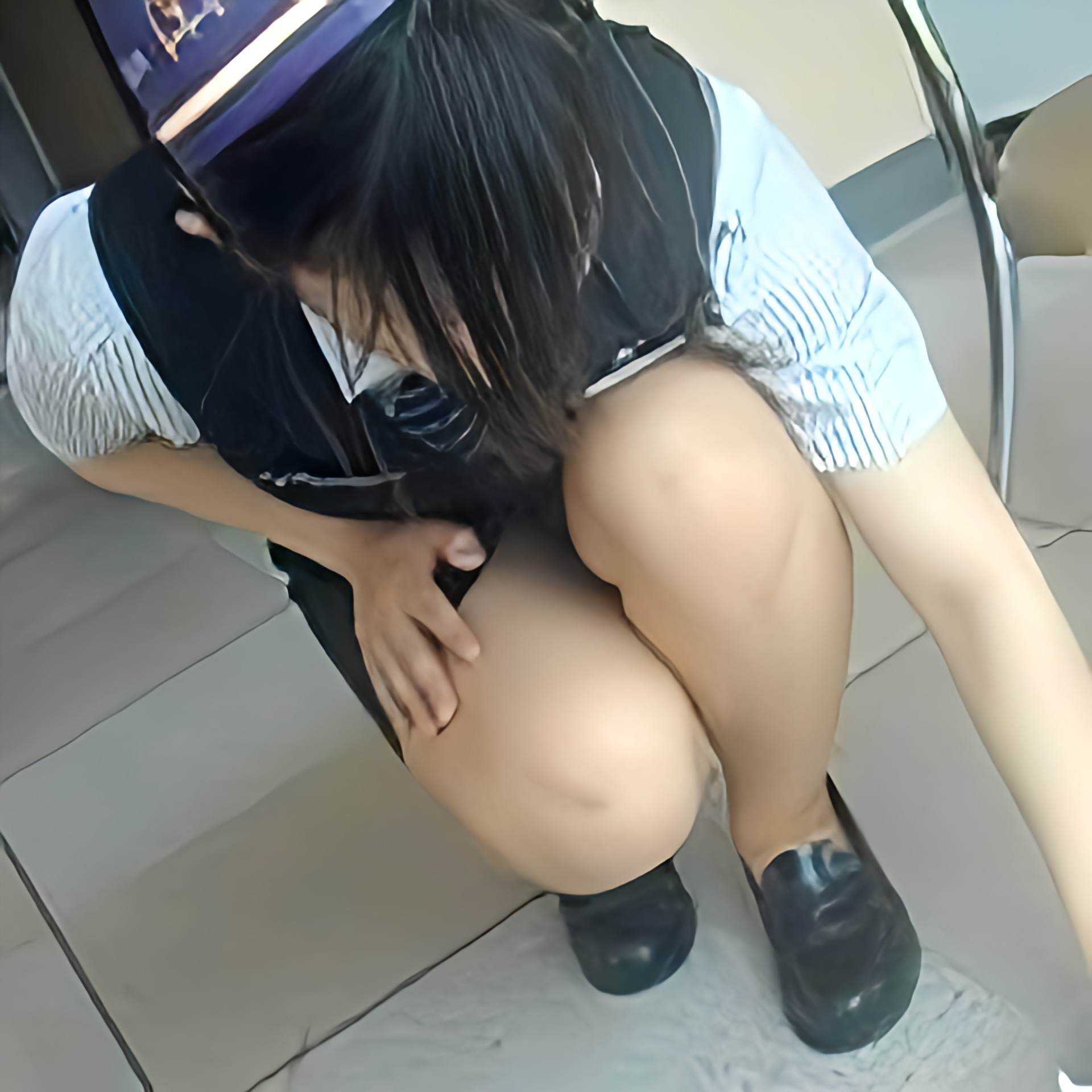 ファミレス店員のパンチラを高画質化してみました♡005