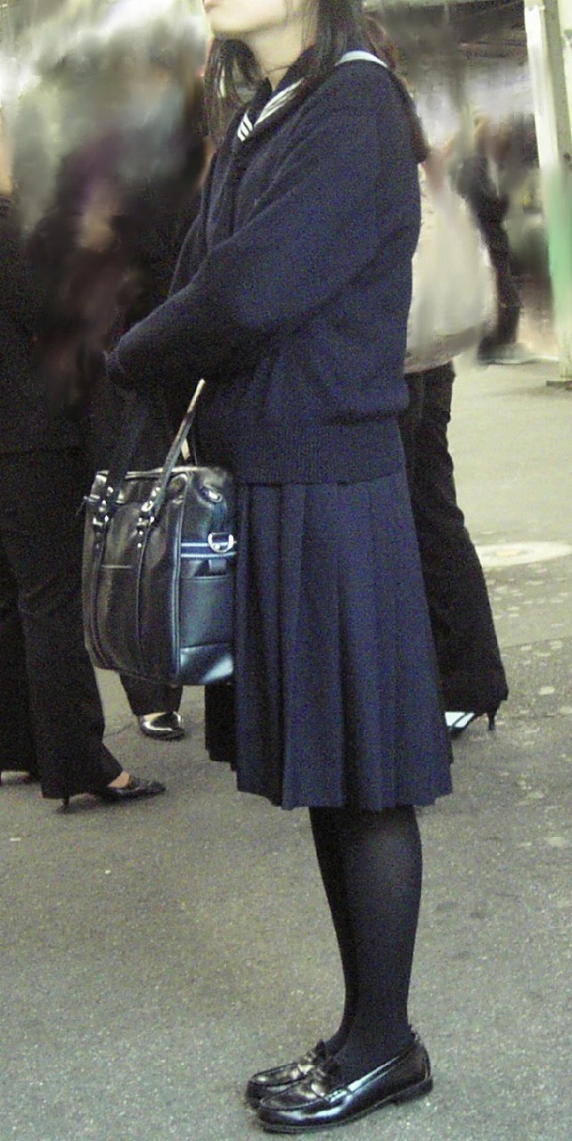 【冬服 パンチラ】黒タイツを履いた女子高生たちを華麗に盗撮 (画像36枚)024