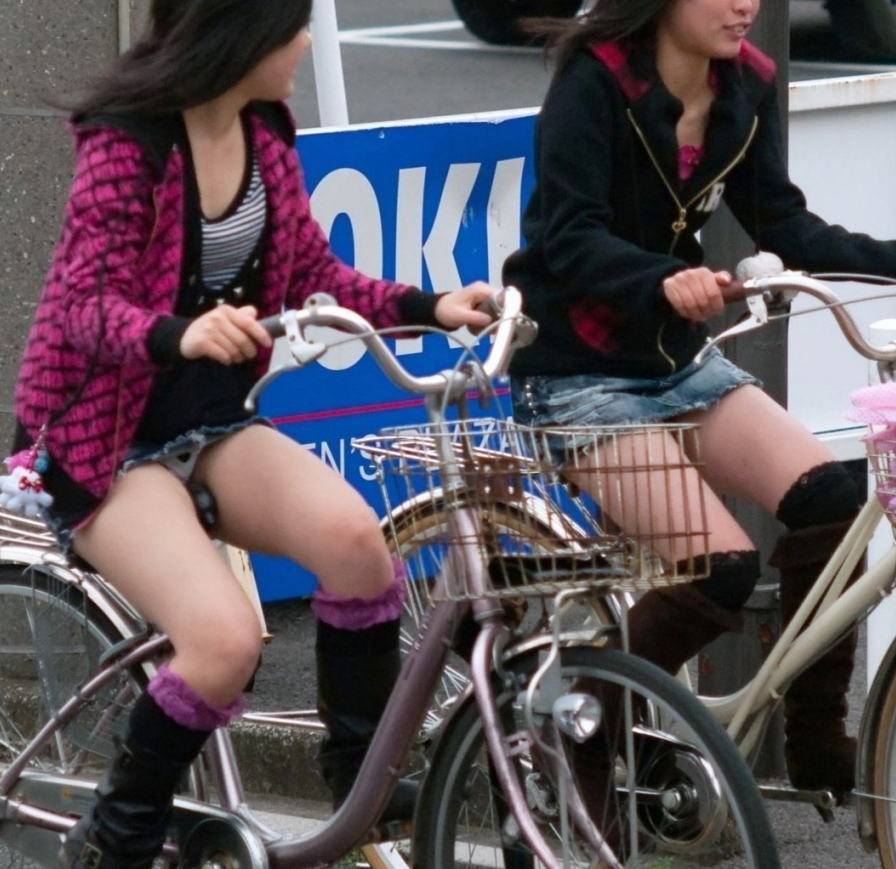 【自転車 パンチラ】サドルになって、マ○コちゃんとスリスリしてぇ… (画像42枚)024