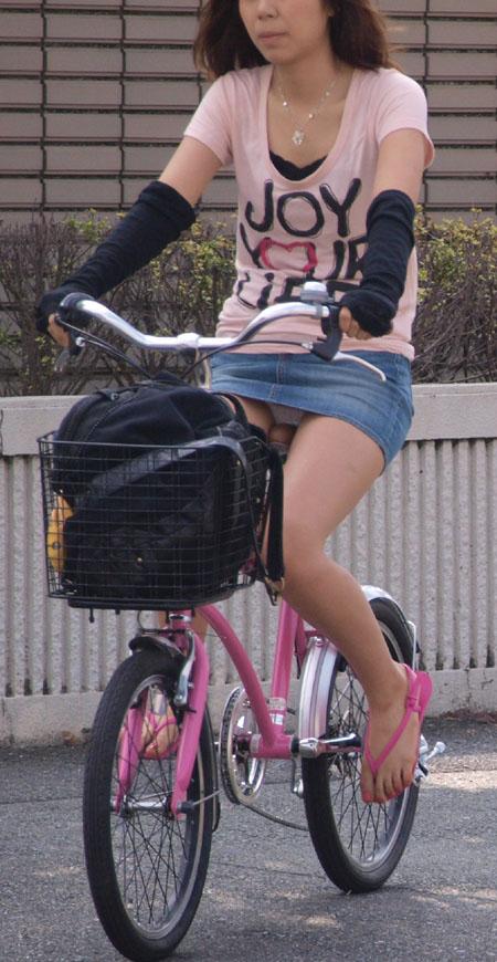 【自転車 パンチラ】サドルになって、マ○コちゃんとスリスリしてぇ… (画像42枚)025