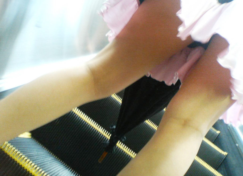 パンチラが抜ける逆さ撮り盗撮エロ動画像Vol.54_014枚目