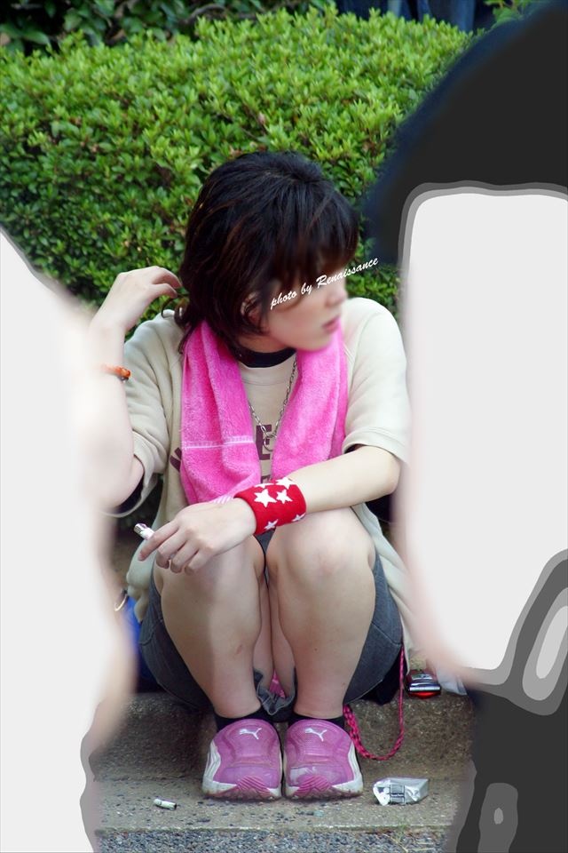 体育座り パンチラ！太ももの裏が丸見えすぎてクッソ抜けるわ(*゜∀゜)=3008