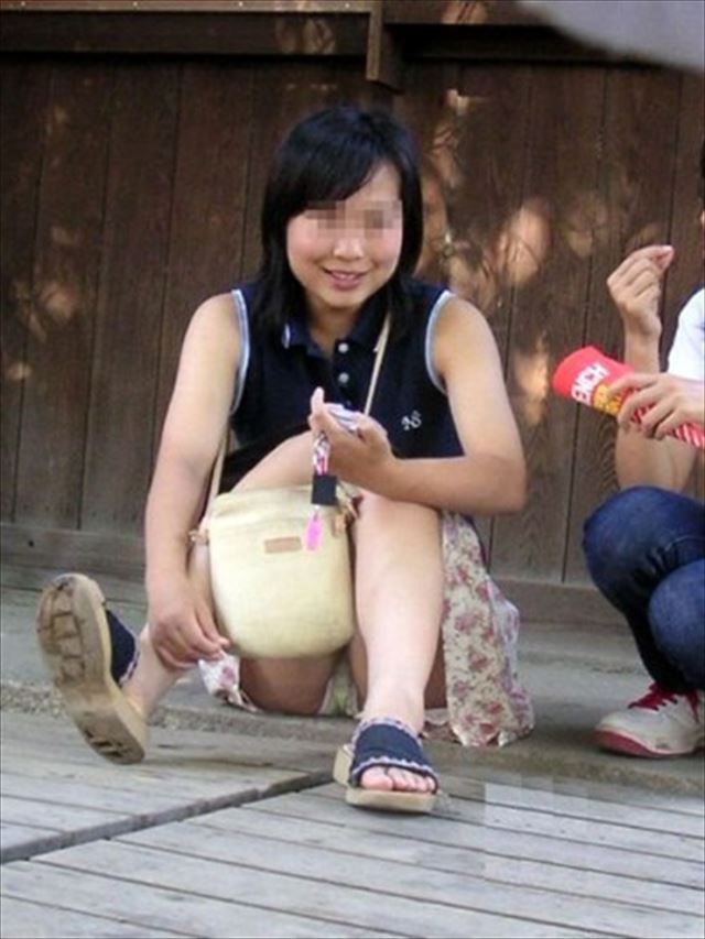 体育座り パンチラ！太ももの裏が丸見えすぎてクッソ抜けるわ(*゜∀゜)=3015