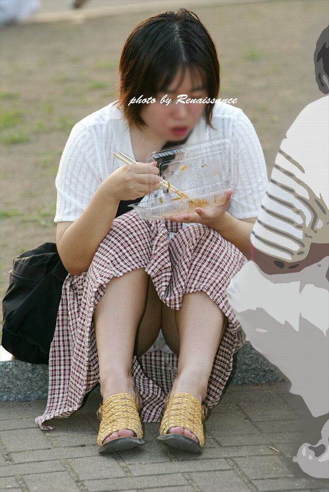 体育座り パンチラ！太ももの裏が丸見えすぎてクッソ抜けるわ(*゜∀゜)=3018