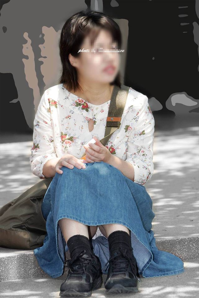 体育座り パンチラ！太ももの裏が丸見えすぎてクッソ抜けるわ(*゜∀゜)=3019