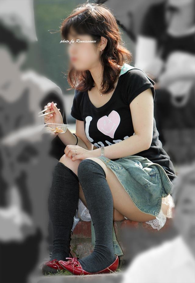 体育座り パンチラ！太ももの裏が丸見えすぎてクッソ抜けるわ(*゜∀゜)=3020