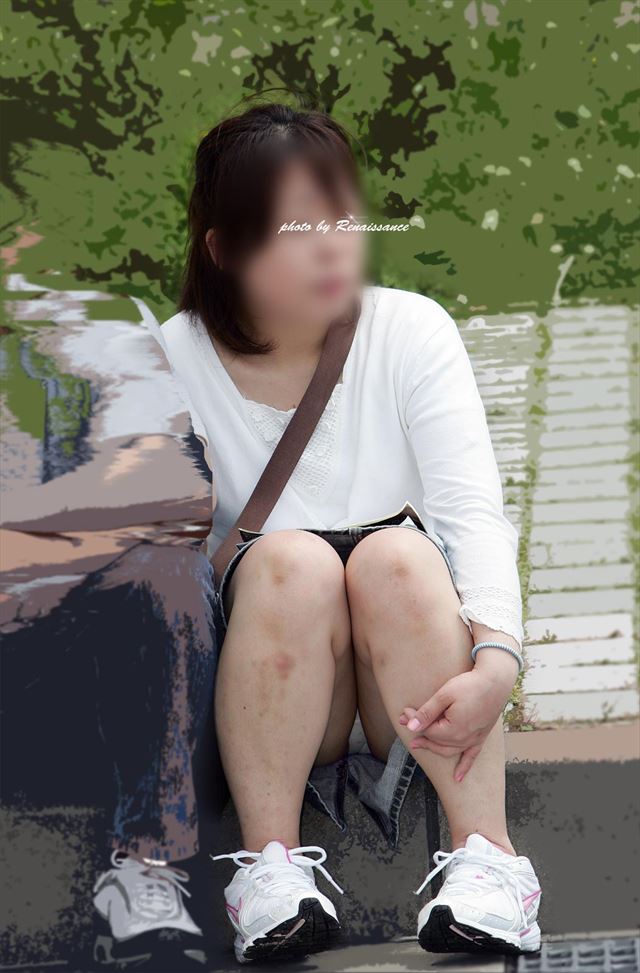 体育座り パンチラ！太ももの裏が丸見えすぎてクッソ抜けるわ(*゜∀゜)=3021