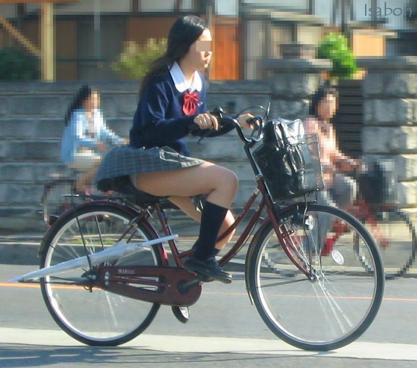 青春真っ盛りな女子高生の自転車パンチラをアホ面で盗撮したったpart3 (22枚)015