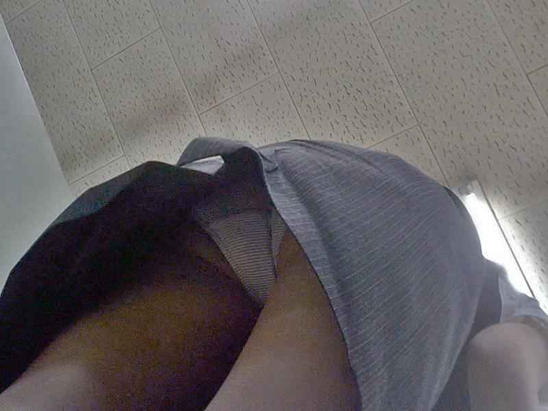 パンチラが抜ける逆さ撮り盗撮エロ動画像Vol.63_010枚目