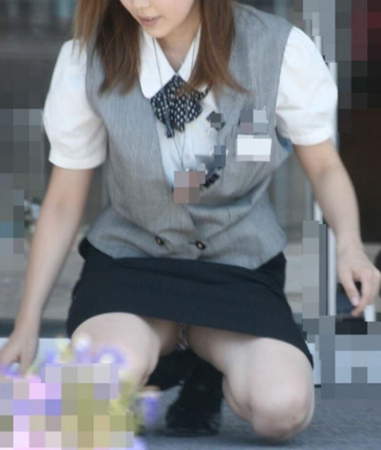 掃除 パンチラ!しゃんだときに見えるパンツが抜けちゃいます♡007